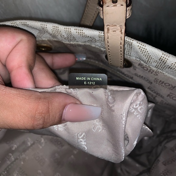 ⭐️SOLD⭐️Michael Kors Vanilla Tote and Wallet - Picture 3 of 8